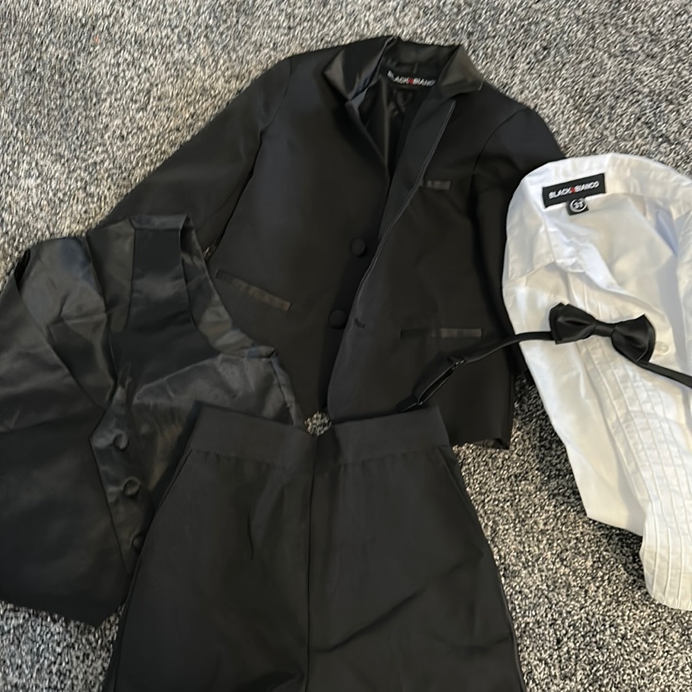 Toddler boys 5 piece tuxedo set size 3t